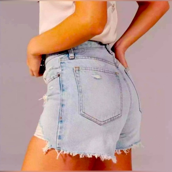 A&F Mid Rise Boyfriend Shorts - Picture 2 of 4